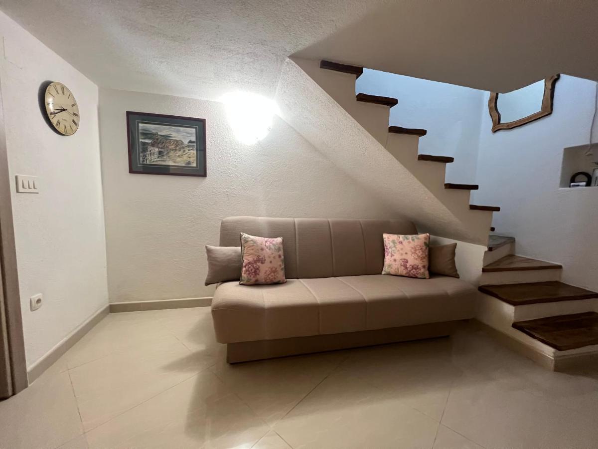 Apartment Katalin Kornić Екстериор снимка
