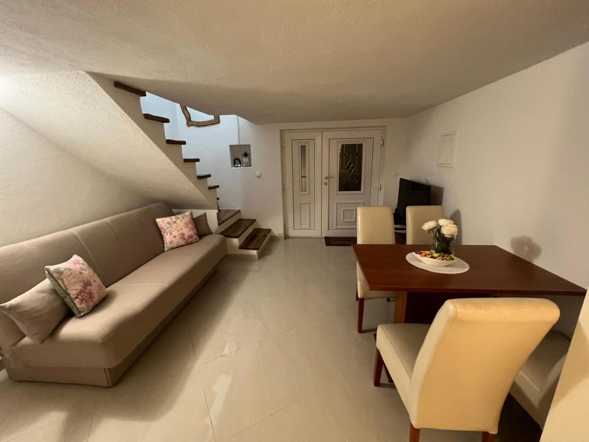 Apartment Katalin Kornić Екстериор снимка
