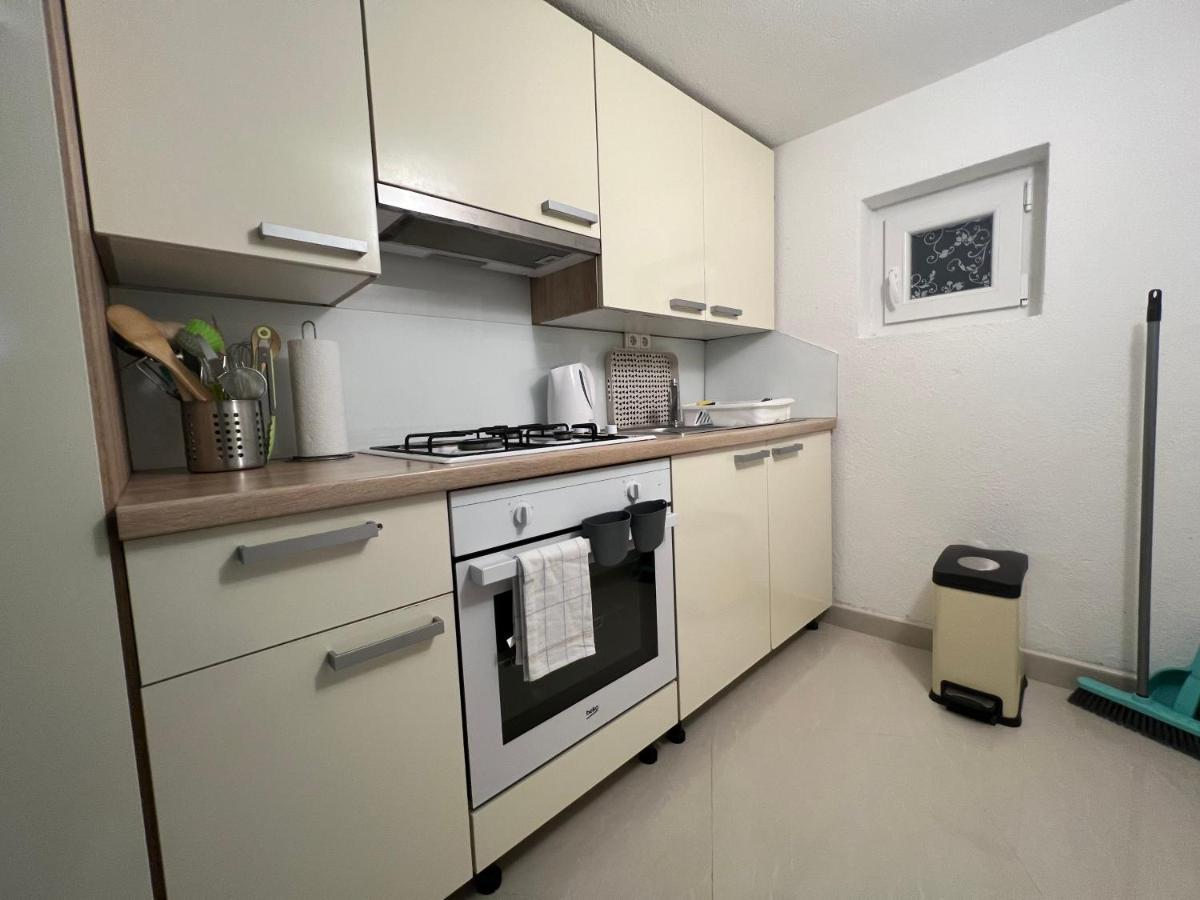 Apartment Katalin Kornić Екстериор снимка