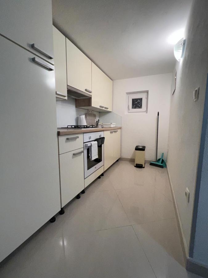 Apartment Katalin Kornić Екстериор снимка