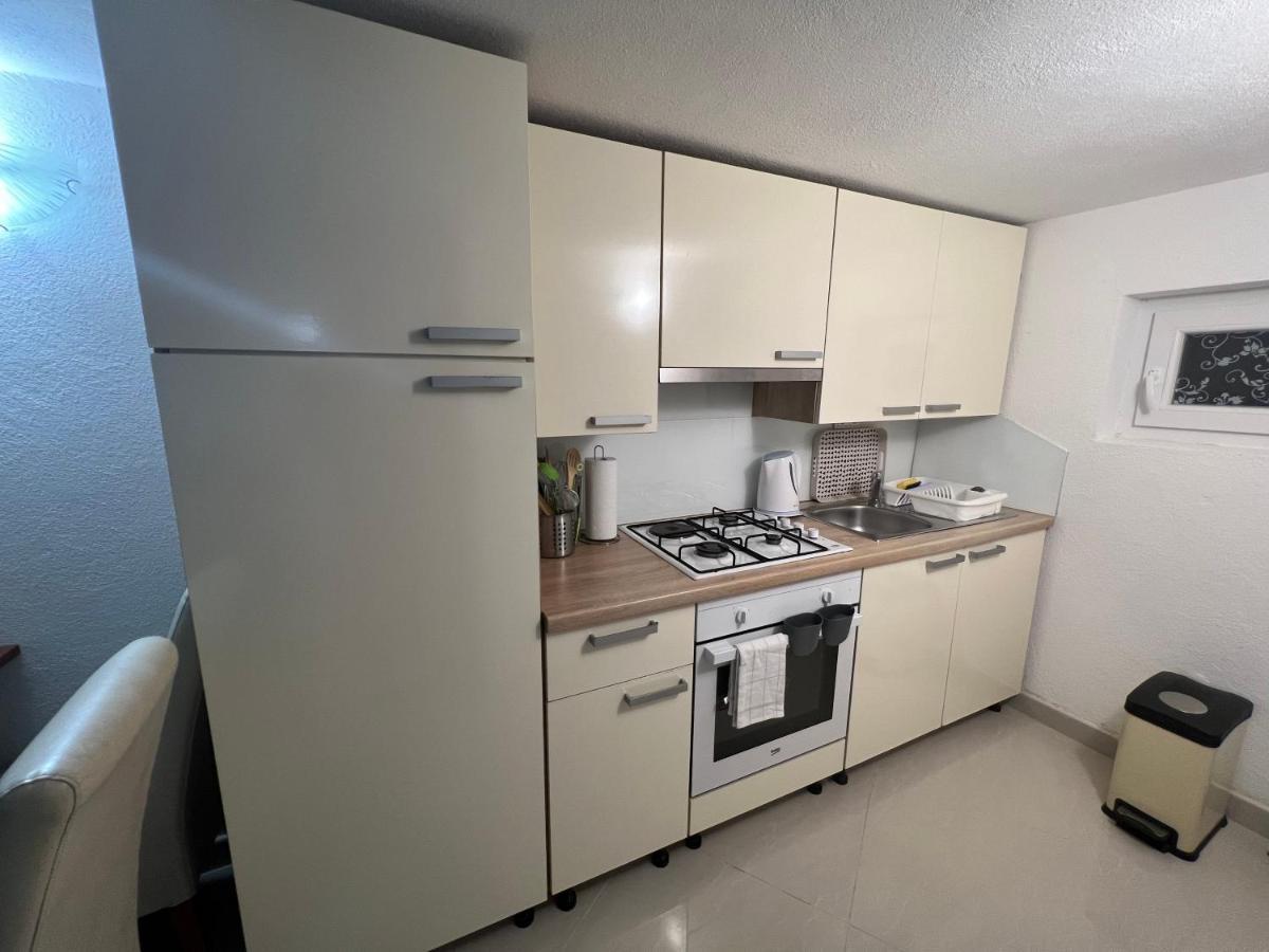 Apartment Katalin Kornić Екстериор снимка