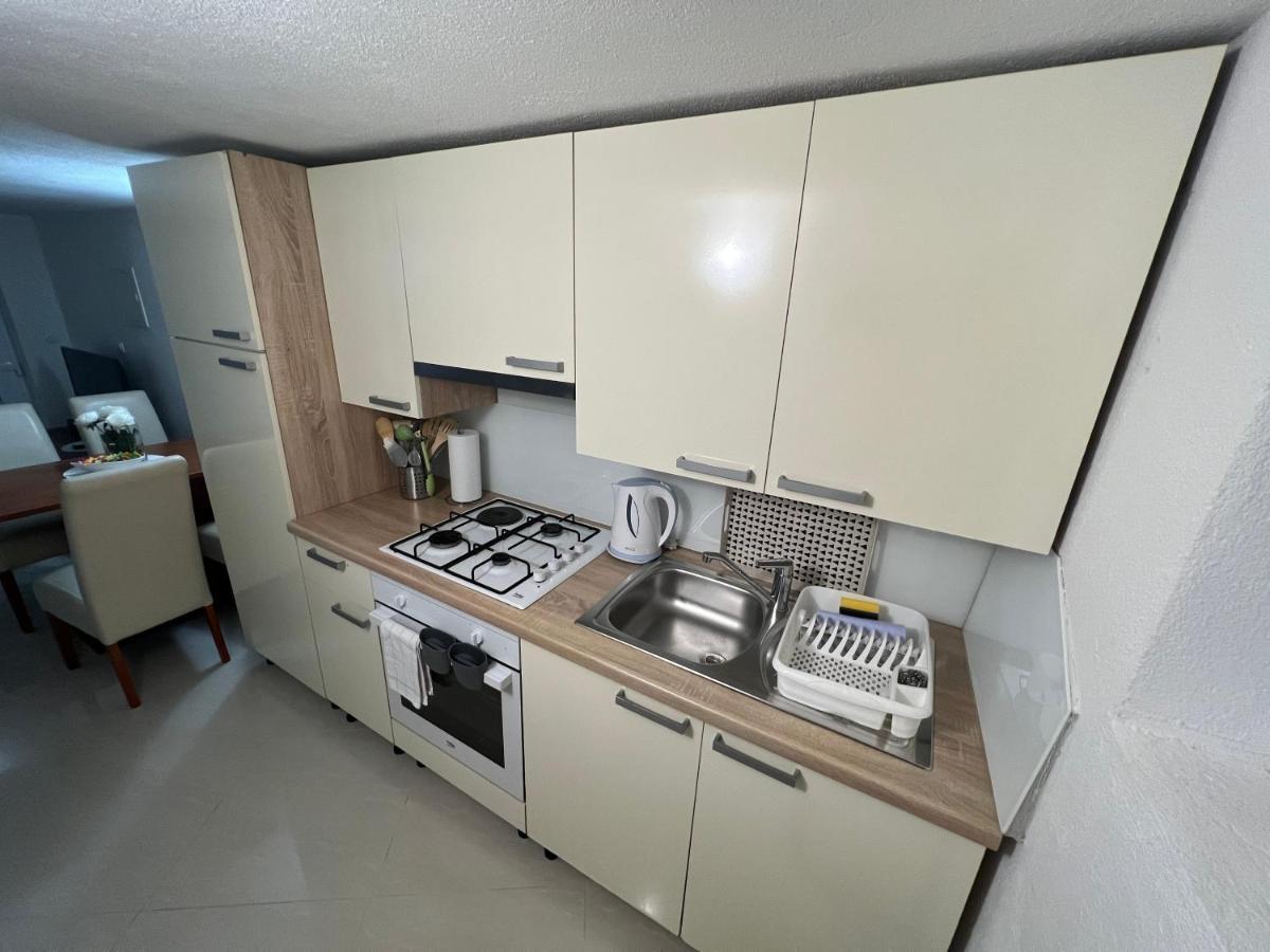 Apartment Katalin Kornić Екстериор снимка