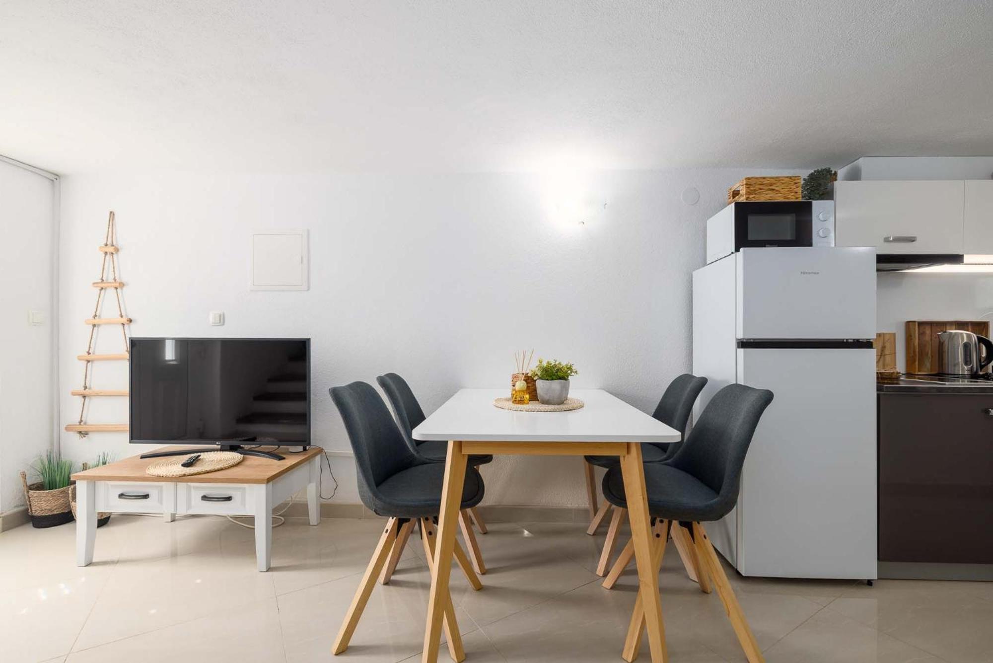 Apartment Katalin Kornić Екстериор снимка