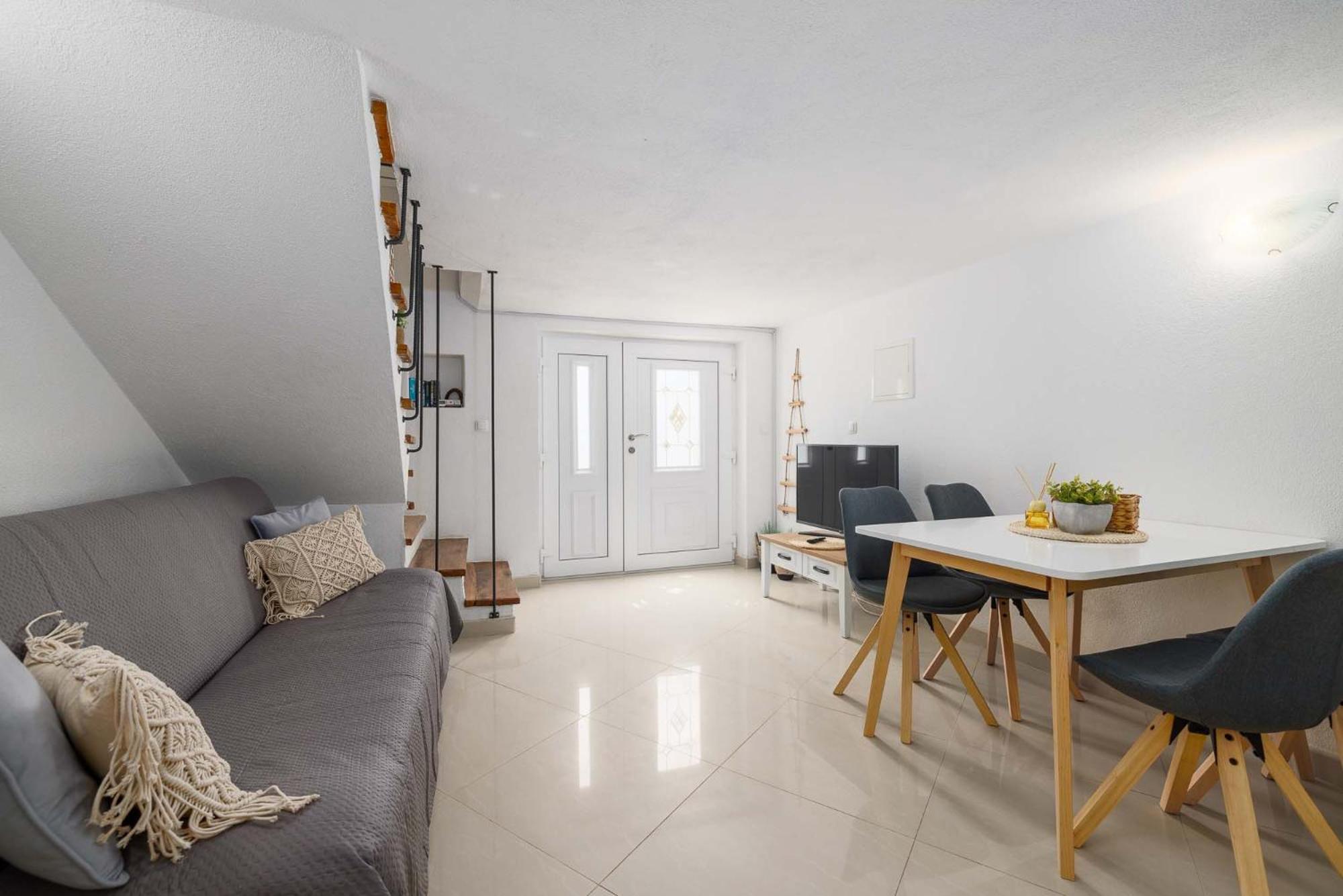 Apartment Katalin Kornić Екстериор снимка