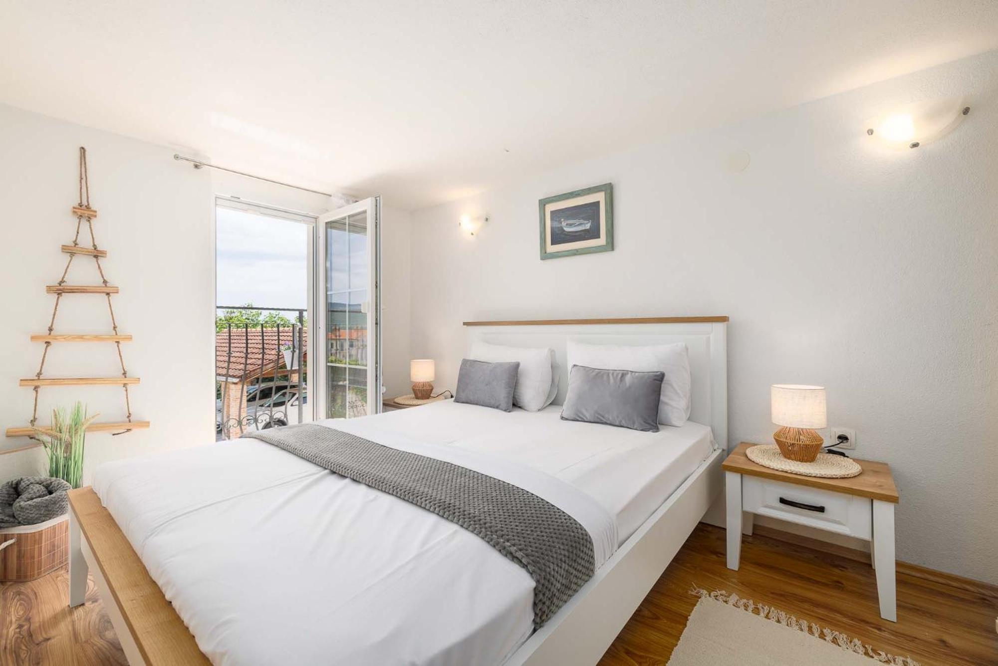 Apartment Katalin Kornić Екстериор снимка