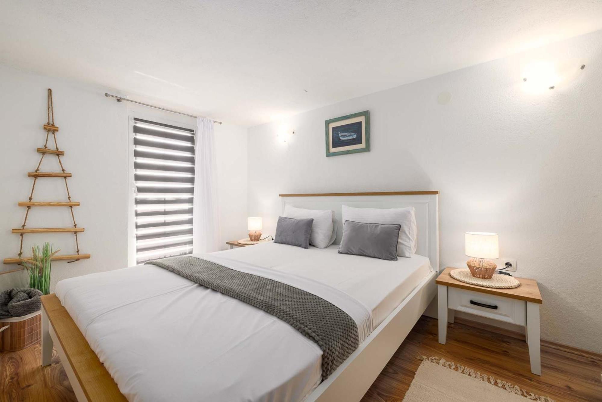 Apartment Katalin Kornić Екстериор снимка