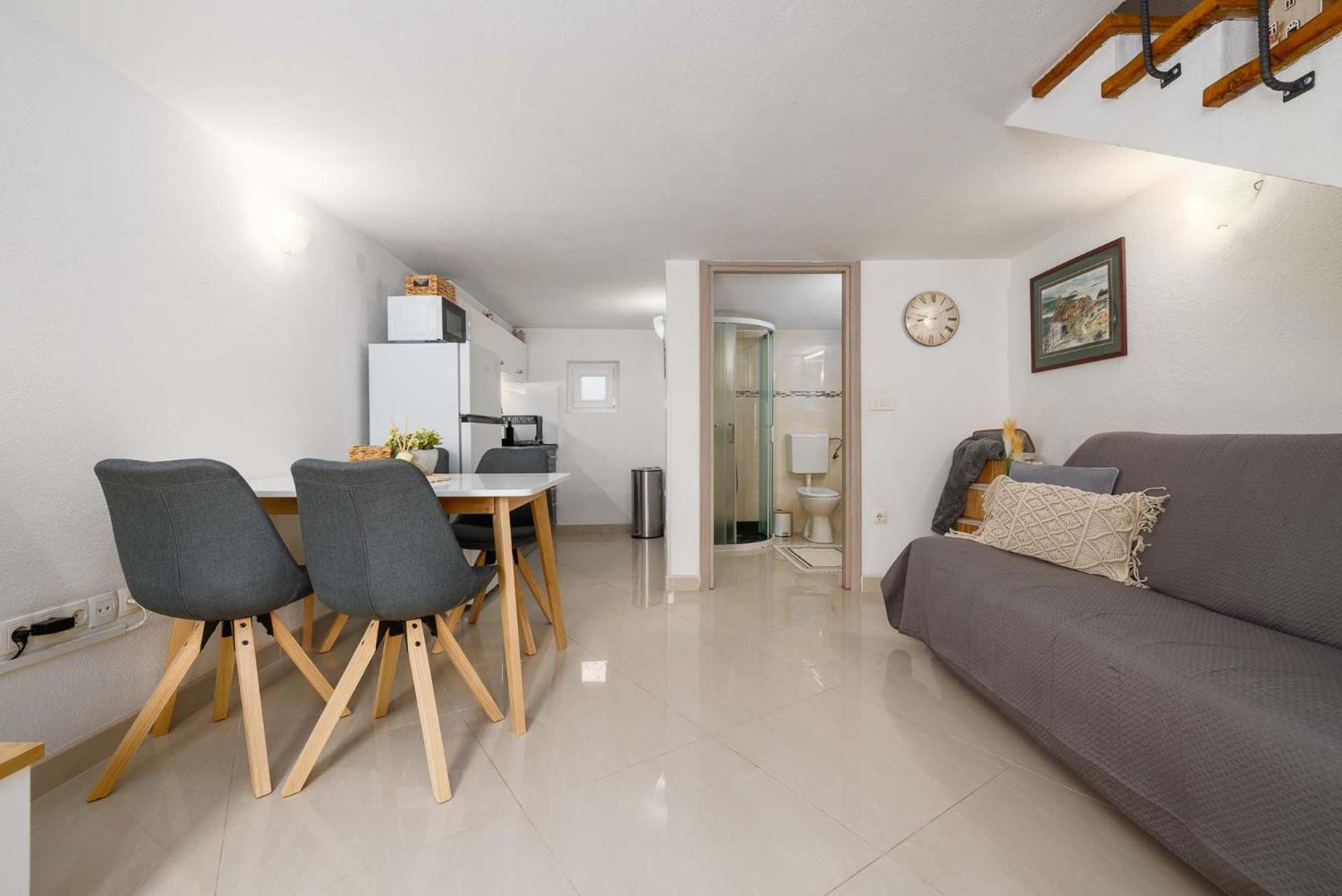 Apartment Katalin Kornić Екстериор снимка