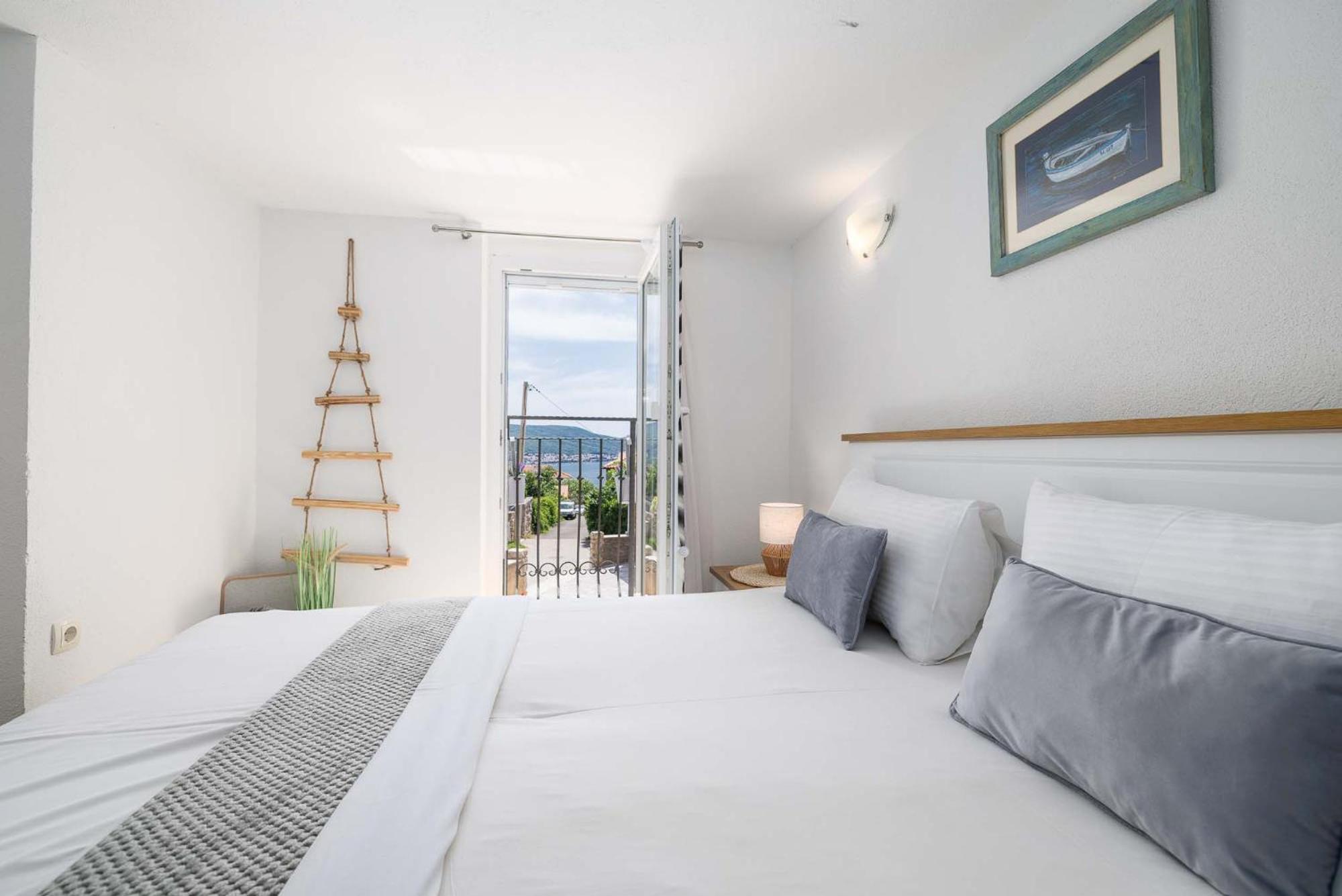Apartment Katalin Kornić Екстериор снимка